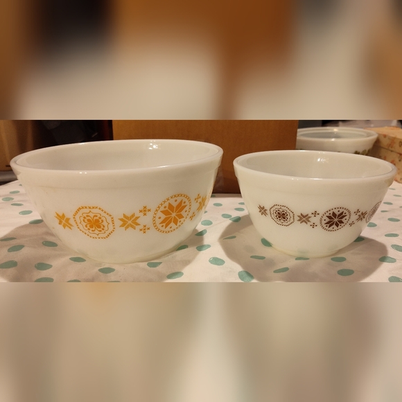 Vintage 60's Pyrex Mixing Bowl Set (Town and Country)